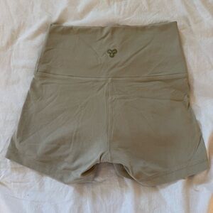 Aritzia Butter TNA Action Tan Shorts